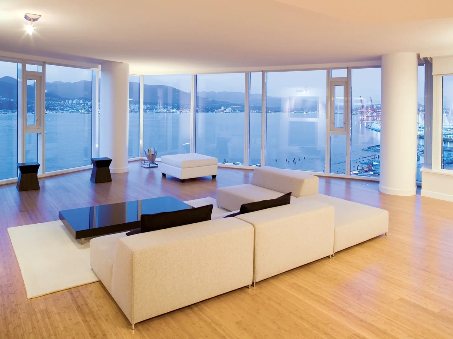 Penthouse panoramico pavimento bamboo