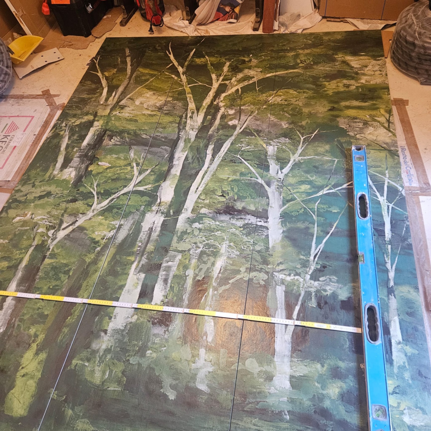 Preparazione pannello decorativo bosco