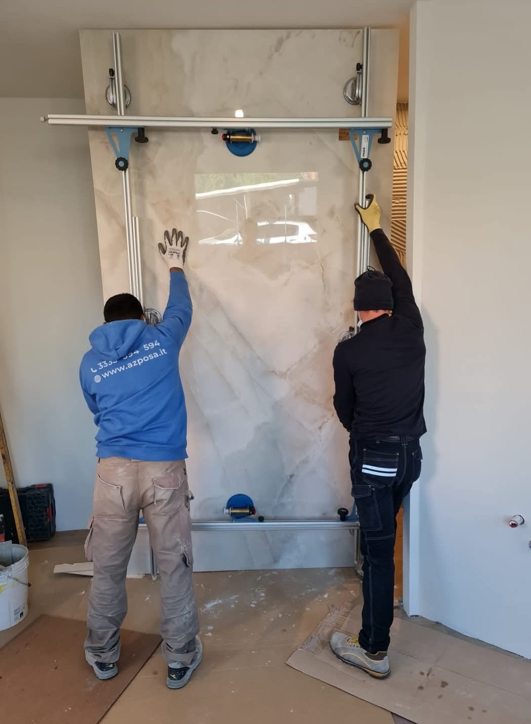 Posa lastra marmo con ventose professionali