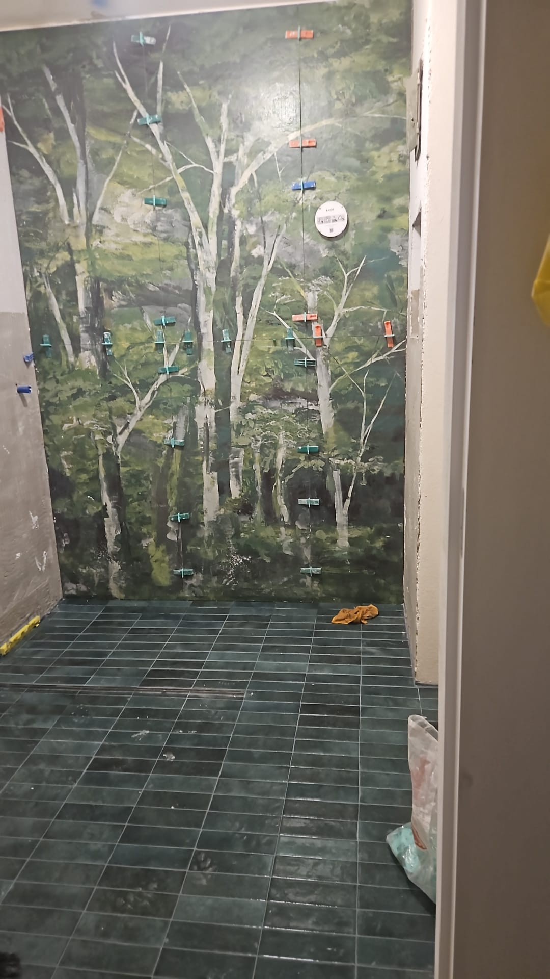 Posa piastrelle decorative bosco doccia verde