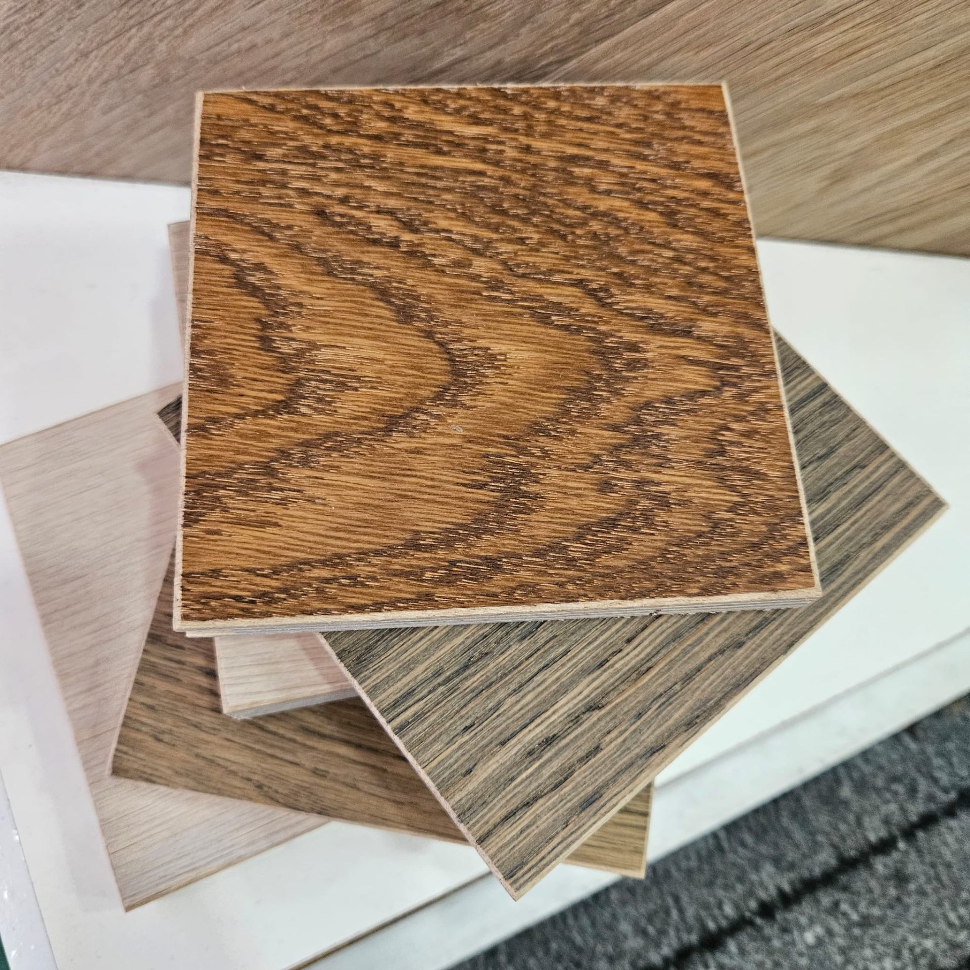 Campioni di parquet e legni pregiati per restauro